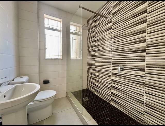 1 BEDROOM APARTMENT TO LET IN ESSENWOOD